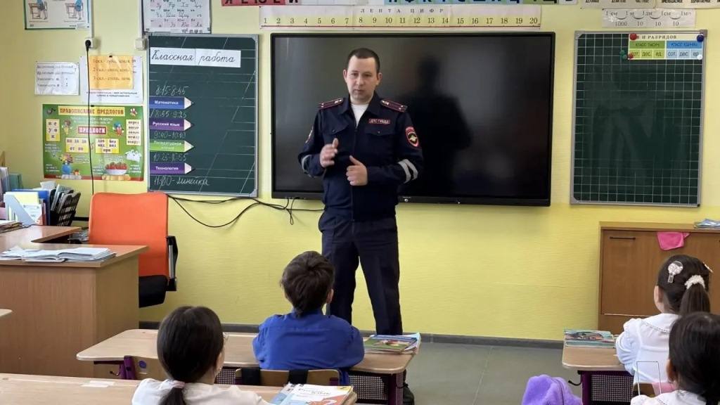 Автоинспекторы г. Лабытнанги провели мероприятие в СОШ № 5, направленное на повышение безопасности учащихся на дороге Автоинспекторы г. Лабытнанги провели мероприятие в СОШ № 5, направленное на повышение безопасности учащихся на дороге