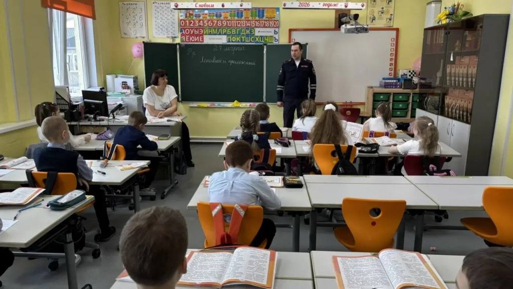 Автоинспекторы г. Лабытнанги провели мероприятие в СОШ № 5, направленное на повышение безопасности учащихся на дороге Автоинспекторы г. Лабытнанги провели мероприятие в СОШ № 5, направленное на повышение безопасности учащихся на дороге