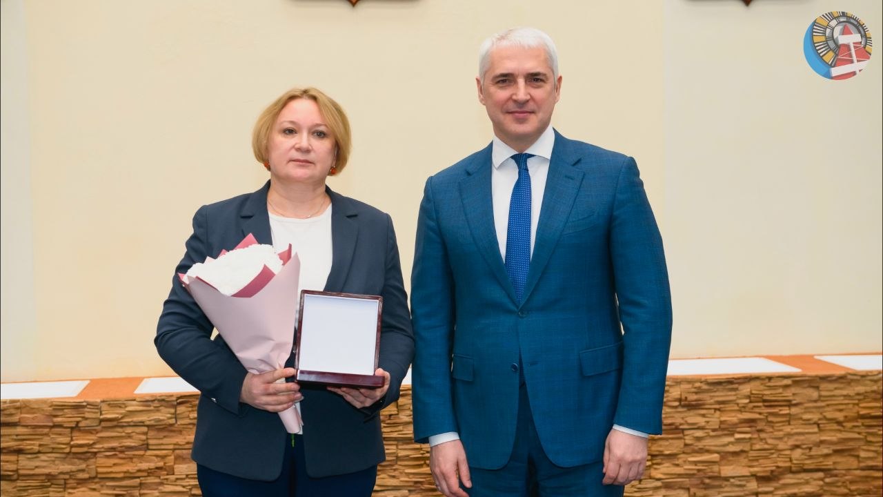 Накануне в Ноябрьске прошла церемония награждения — почти 40 наград получили ноябряне, в том числе - это Почётные грамоты и Благодарности губернатора ЯНАО и главы города Накануне в Ноябрьске прошла церемония награждения — почти 40 наград получили ноябряне, в том числе - это Почётные грамоты и Благодарности губернатора ЯНАО и главы города