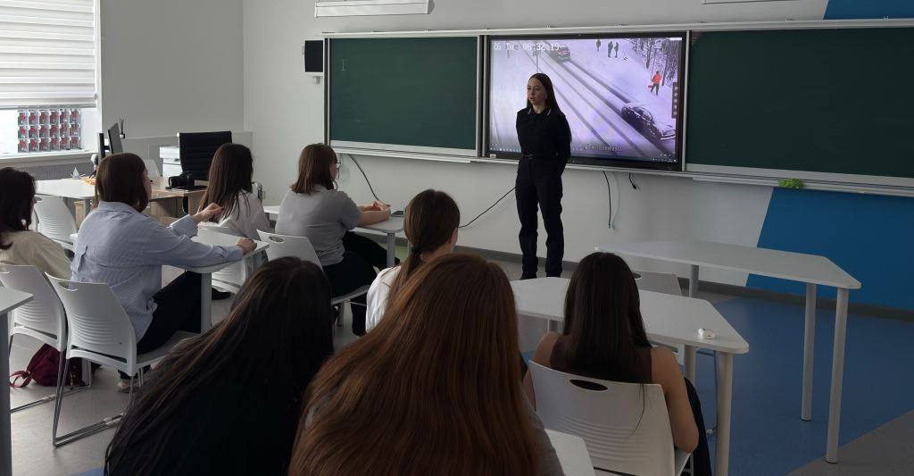 Пуровские автоинспекторы провели беседу с учащимися о важности дисциплины на дорогах Пуровские автоинспекторы провели беседу с учащимися о важности дисциплины на дорогах