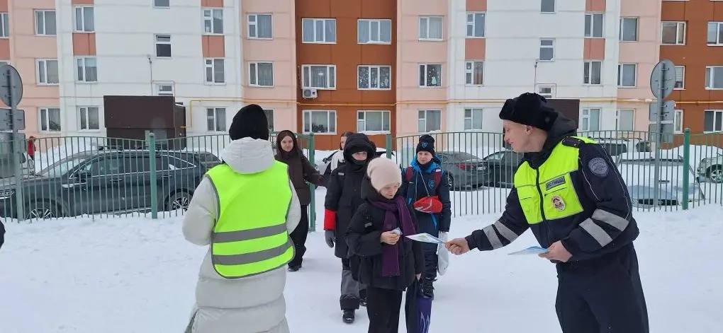 В Новом Уренгое автоинспекторы провели проверку ношения световозвращающих элементов В Новом Уренгое автоинспекторы провели проверку ношения световозвращающих элементов