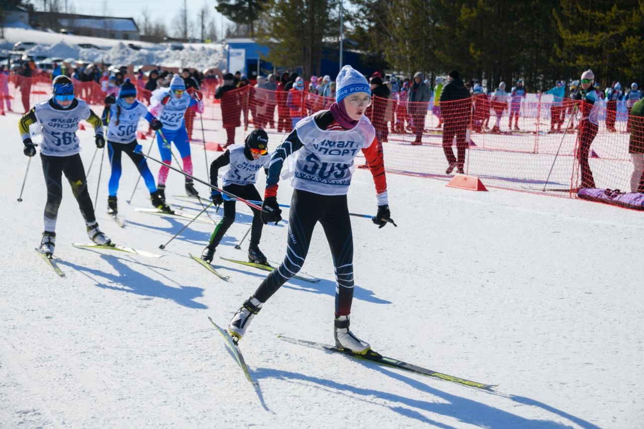 Сегодня в Ноябрьске прошли массовые гонки «Ямальская лыжня», собравшие более 350 любителей активного образа жизни разных возрастов Сегодня в Ноябрьске прошли массовые гонки «Ямальская лыжня», собравшие более 350 любителей активного образа жизни разных возрастов