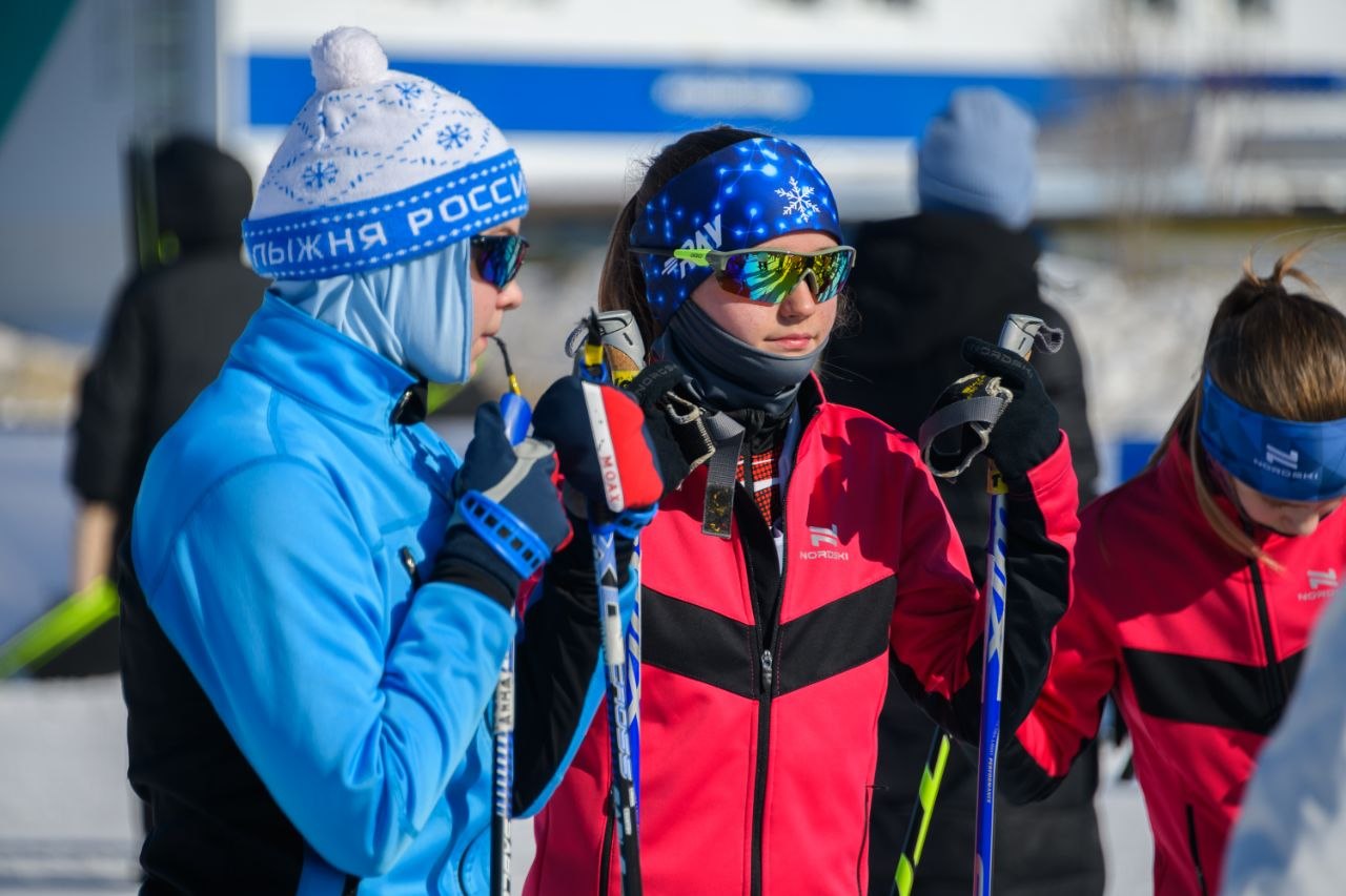 Сегодня в Ноябрьске прошли массовые гонки «Ямальская лыжня», собравшие более 350 любителей активного образа жизни разных возрастов Сегодня в Ноябрьске прошли массовые гонки «Ямальская лыжня», собравшие более 350 любителей активного образа жизни разных возрастов