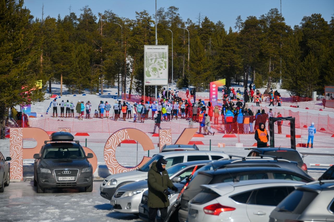 Сегодня в Ноябрьске прошли массовые гонки «Ямальская лыжня», собравшие более 350 любителей активного образа жизни разных возрастов Сегодня в Ноябрьске прошли массовые гонки «Ямальская лыжня», собравшие более 350 любителей активного образа жизни разных возрастов
