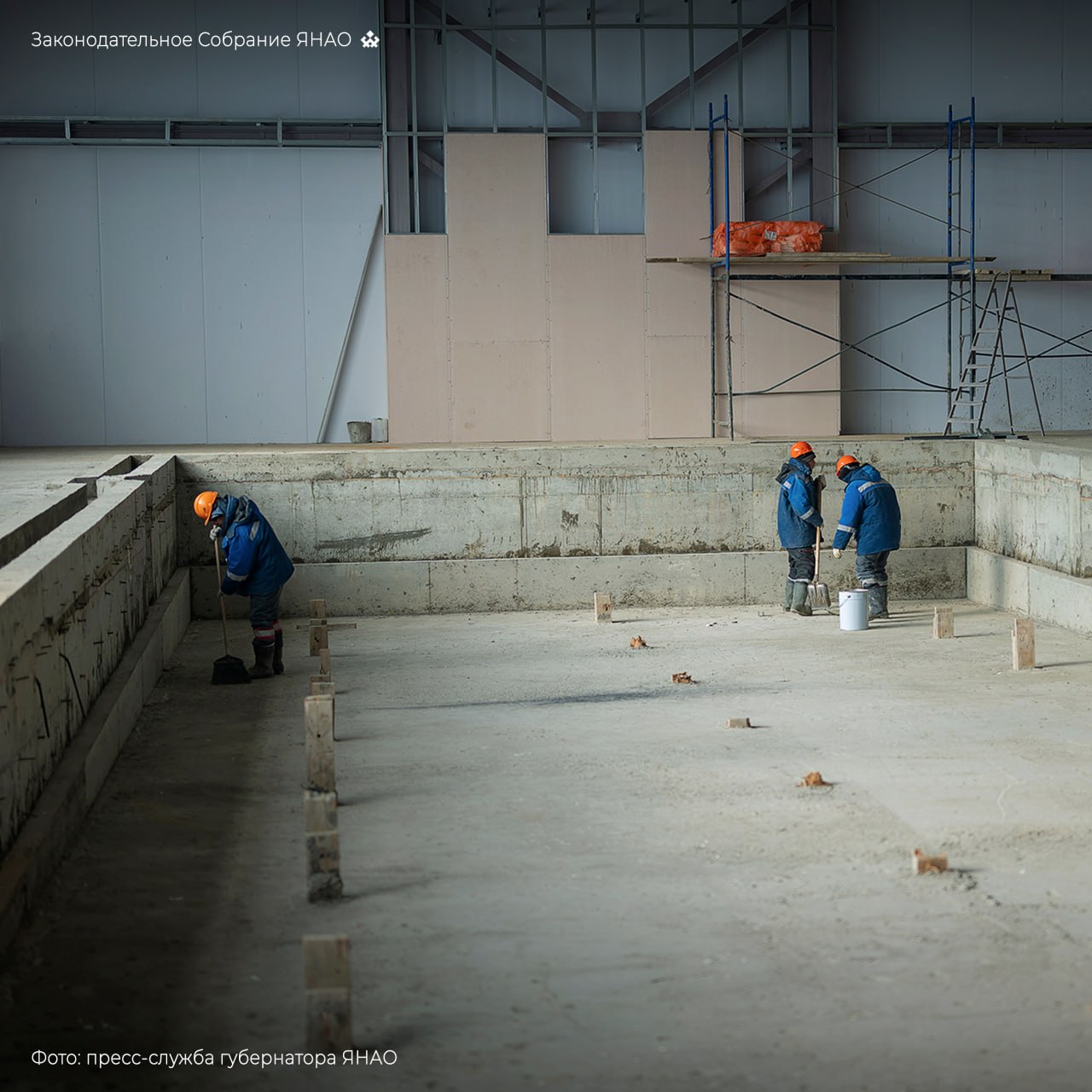 День оленевода отгремел, но рабочая поездка главы региона Дмитрия Артюхова и председателя парламента Сергея Ямкина не закончилась – они проехали по важным для Аксарки объектам День оленевода отгремел, но рабочая поездка главы региона Дмитрия Артюхова и председателя парламента Сергея Ямкина не закончилась – они проехали по важным для Аксарки объектам