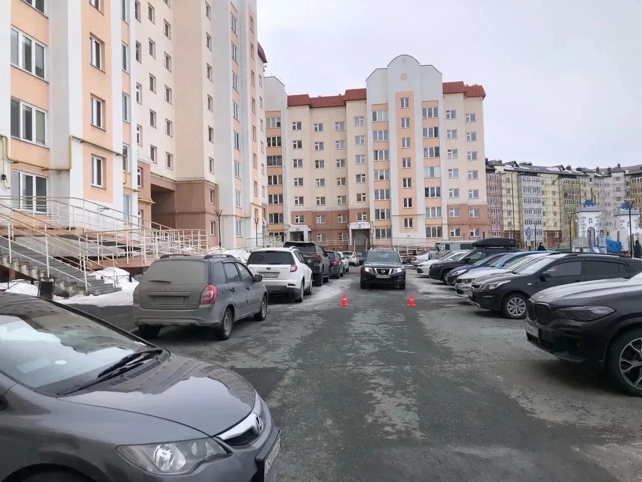 Госавтоинспекция ЯНАО сообщила подробности ДТП, в котором во дворе Салехарда такси сбило шестилетнего ребёнка