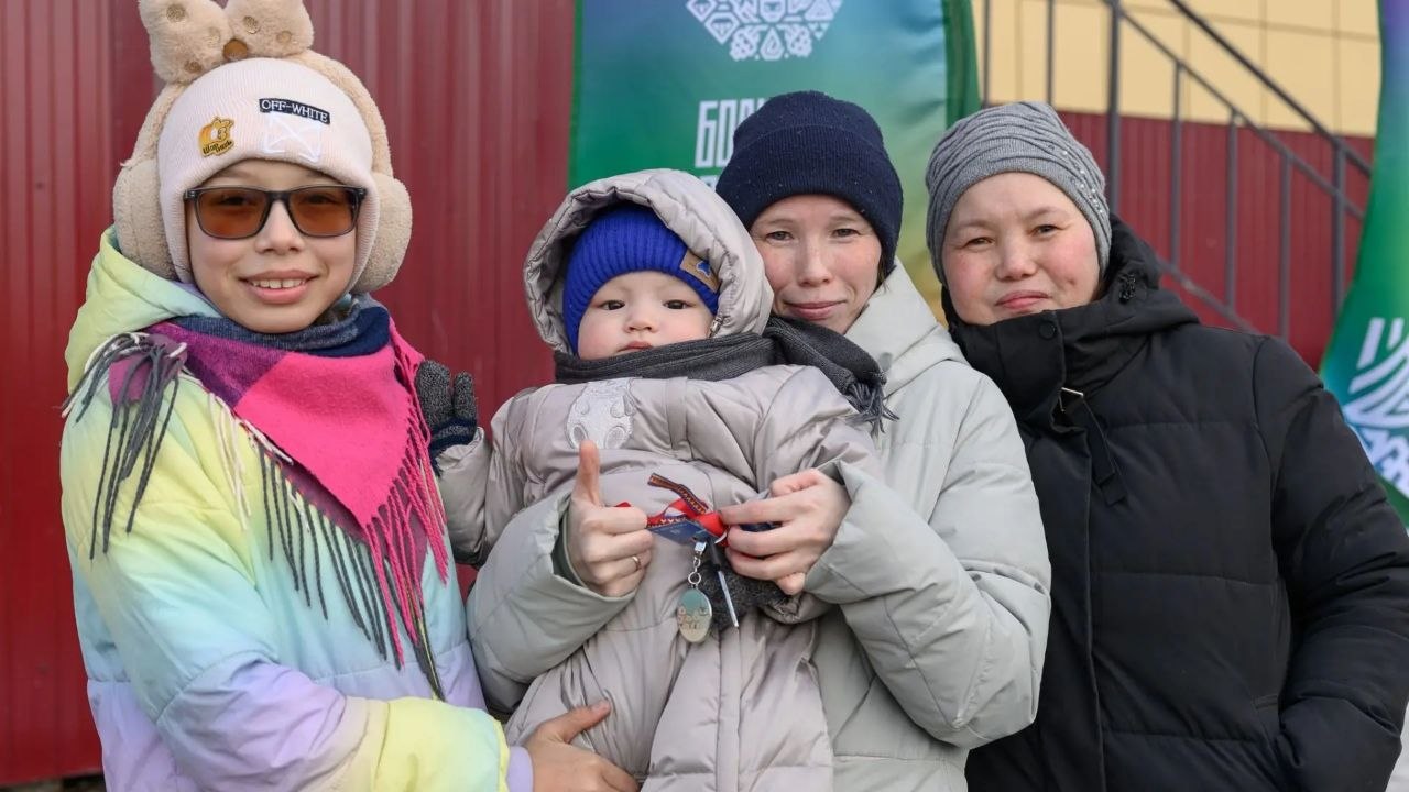 Новоселье в Аксарке: 22 семьи получили ключи Новоселье в Аксарке: 22 семьи получили ключи