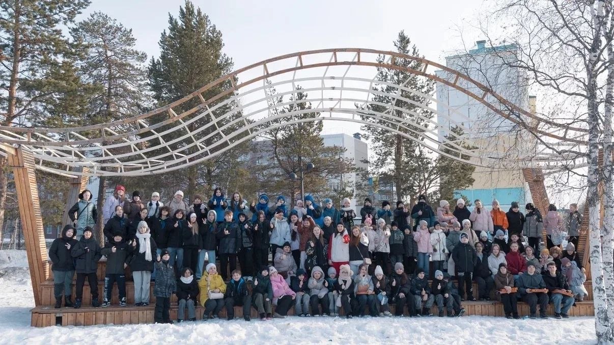 Весенние каникулы стартовали — и начались они понастоящему ярко! На центральной площади НоябрьскПарка прошло увлекательное мероприятие для детей и взрослых Весенние каникулы стартовали — и начались они понастоящему ярко! На центральной площади НоябрьскПарка прошло увлекательное мероприятие для детей и взрослых