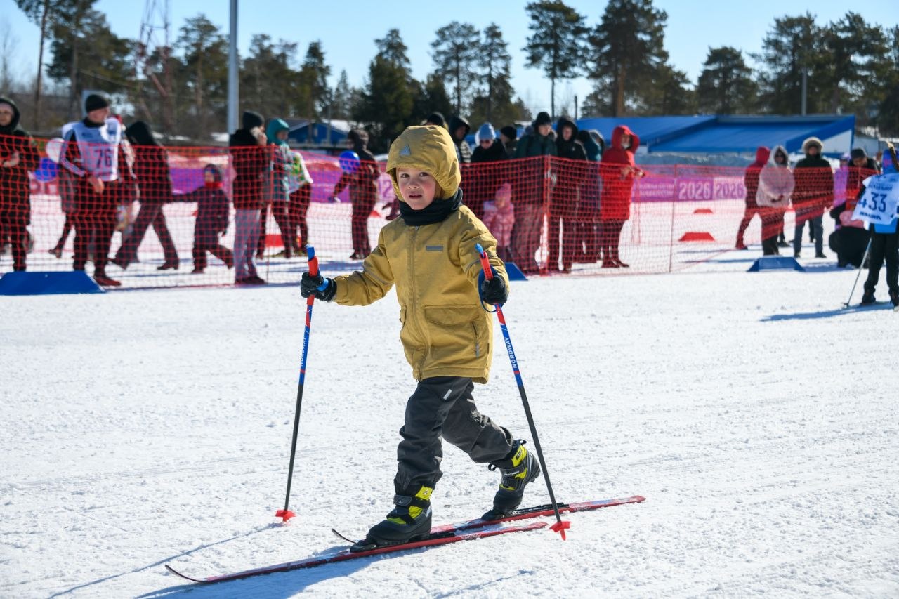 Сегодня в Ноябрьске прошли массовые гонки «Ямальская лыжня», собравшие более 350 любителей активного образа жизни разных возрастов Сегодня в Ноябрьске прошли массовые гонки «Ямальская лыжня», собравшие более 350 любителей активного образа жизни разных возрастов