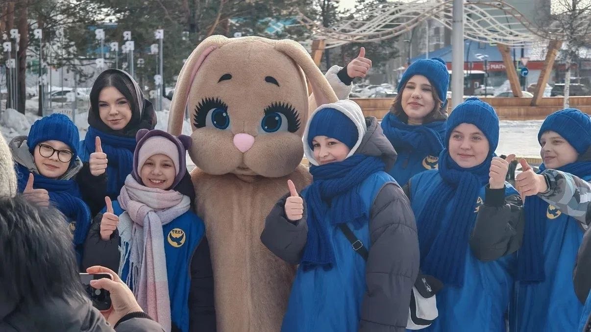 Весенние каникулы стартовали — и начались они понастоящему ярко! На центральной площади НоябрьскПарка прошло увлекательное мероприятие для детей и взрослых Весенние каникулы стартовали — и начались они понастоящему ярко! На центральной площади НоябрьскПарка прошло увлекательное мероприятие для детей и взрослых