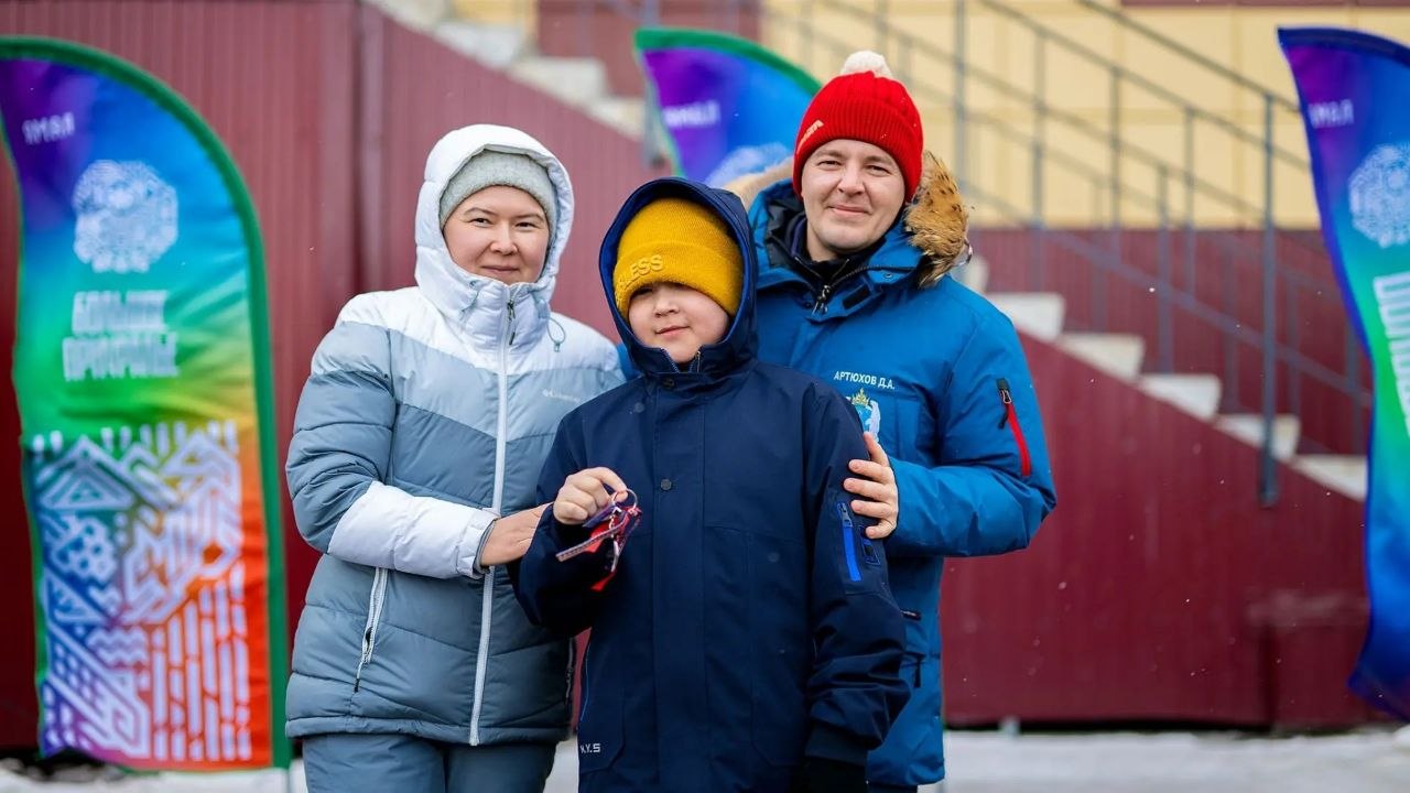 Новоселье в Аксарке: 22 семьи получили ключи Новоселье в Аксарке: 22 семьи получили ключи