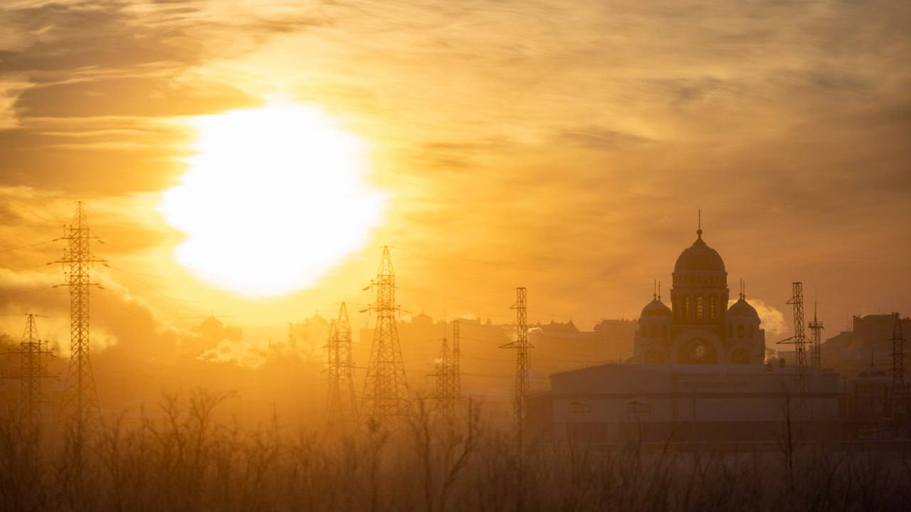 Берегите головы: звезда по имени Солнце вновь «радует» вспышками