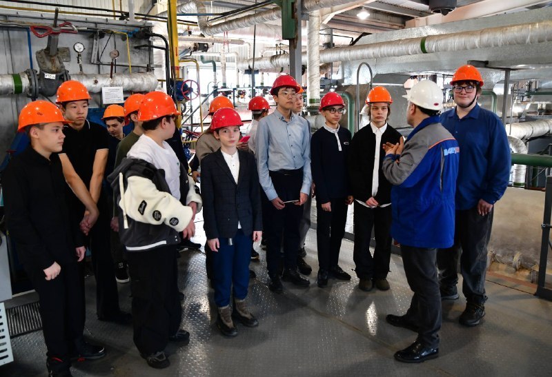 Откуда берется тепло: школьникам показали изнанку городских котельных Откуда берется тепло: школьникам показали изнанку городских котельных