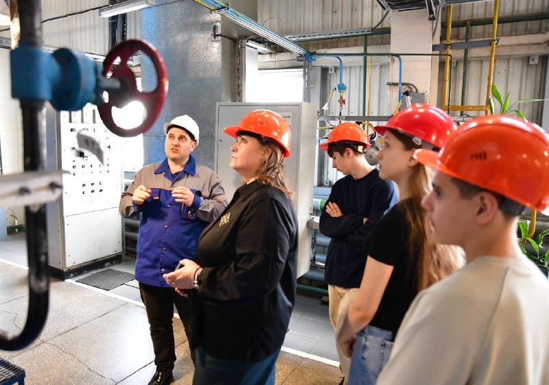 Откуда берется тепло: школьникам показали изнанку городских котельных Откуда берется тепло: школьникам показали изнанку городских котельных