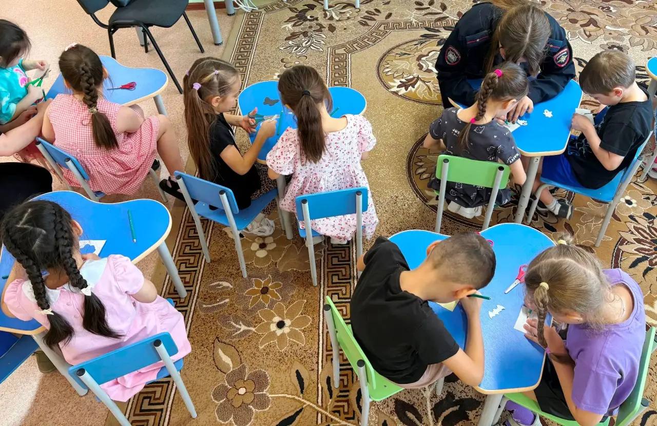 Надымские автоинспекторы проверили познавательное мероприятие в Детском саду «Буратино», направленное на изучение правил дорожного движения