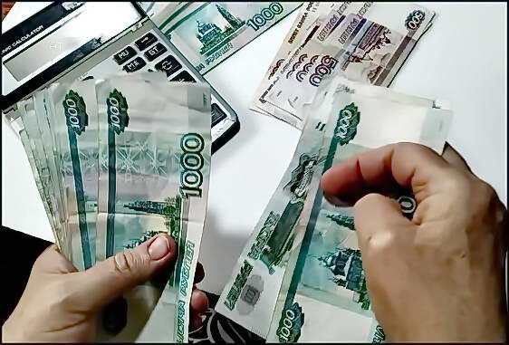 Федеральная налоговая служба будет следить за переводами россиян: кому это угрожает