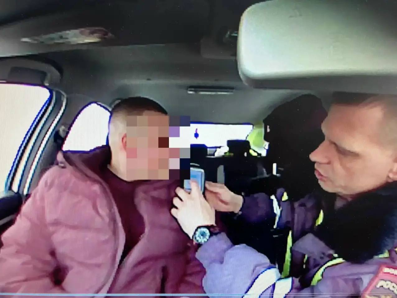 Надымские автоинспекторы проверили познавательное мероприятие в Детском саду «Буратино», направленное на изучение правил дорожного движения Надымские автоинспекторы проверили познавательное мероприятие в Детском саду «Буратино», направленное на изучение правил дорожного движения