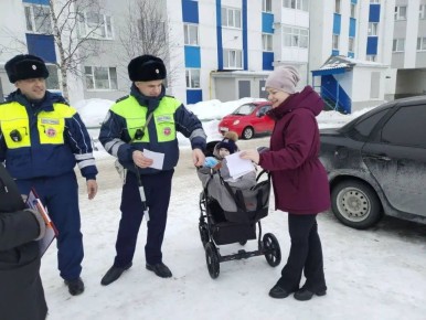 Сотрудники Надымской Госавтоинспекции провели акцию «Автокресло-Дети» в рамках масштабного мероприятия «Внимание-Дети!»