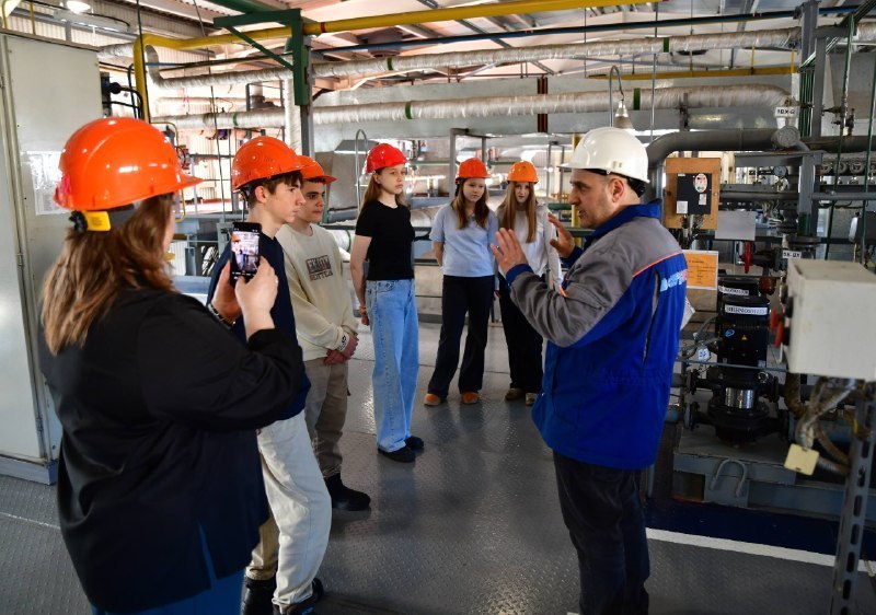 Откуда берется тепло: школьникам показали изнанку городских котельных Откуда берется тепло: школьникам показали изнанку городских котельных