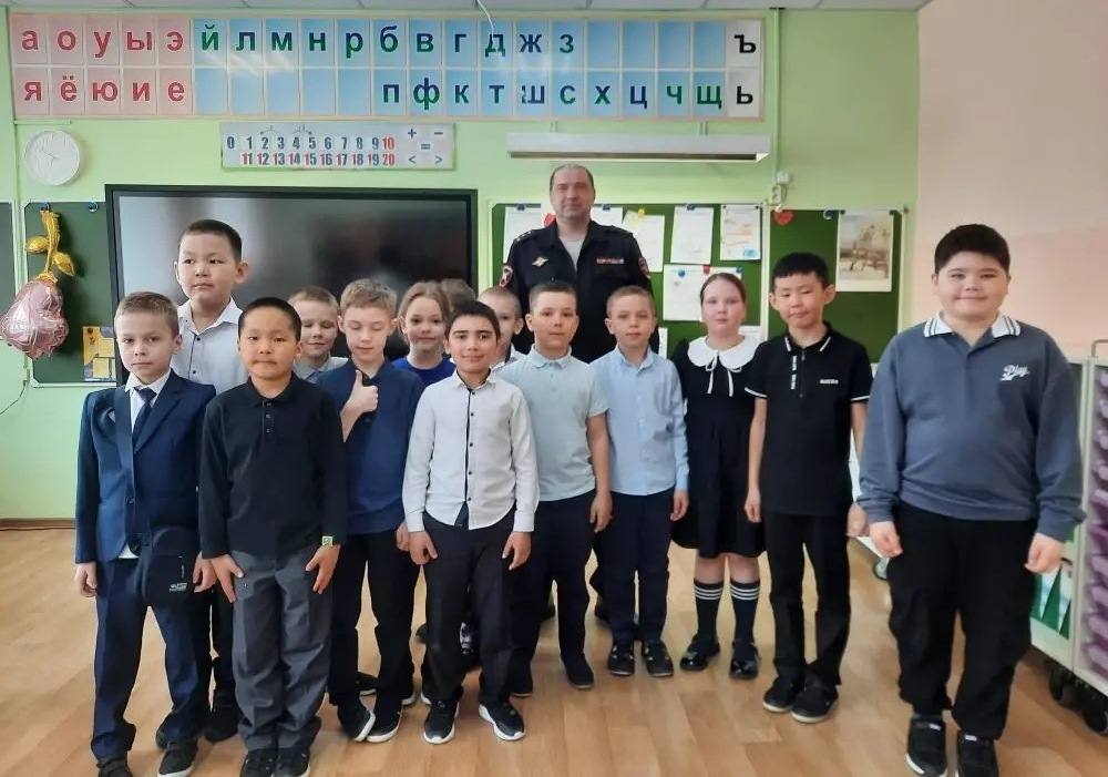 Сотрудники Госавтоинспекции города Лабытнанги провели Сотрудники Госавтоинспекции города Лабытнанги провели