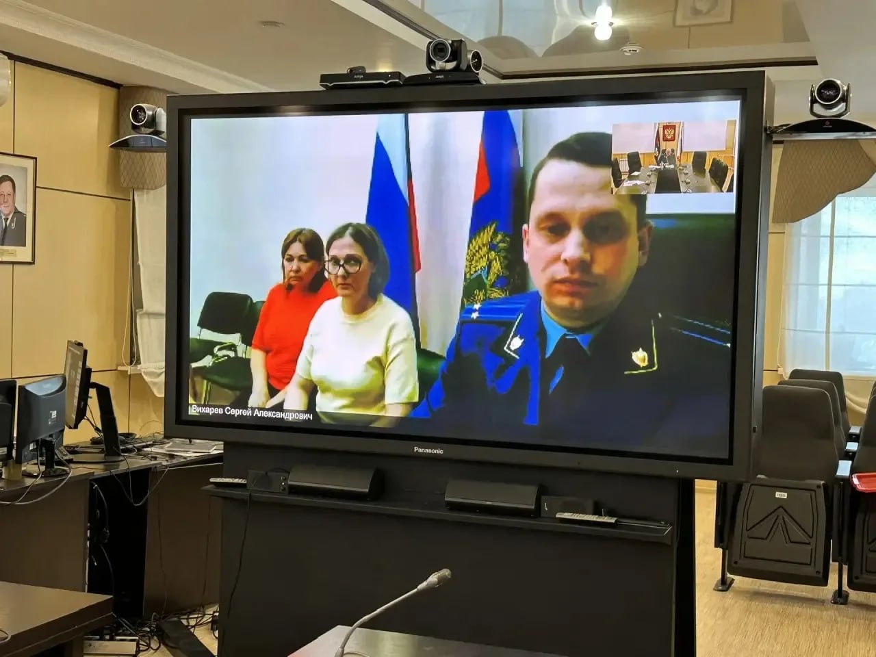 Заместитель прокурора автономного округа Александр Тыльченко провел личный прием жителей Губкинского, Приуральского и Ямальского районов в режиме ВКС Заместитель прокурора автономного округа Александр Тыльченко провел личный прием жителей Губкинского, Приуральского и Ямальского районов в режиме ВКС