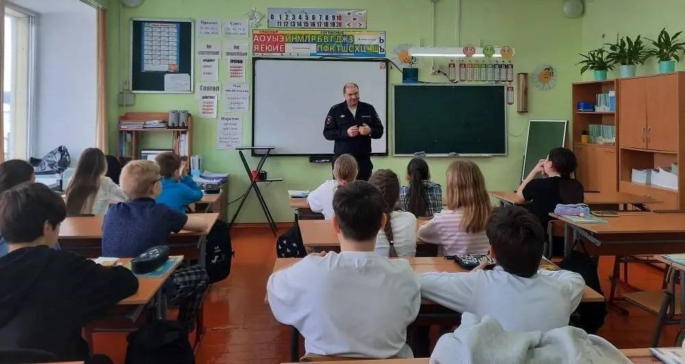 Сотрудники Госавтоинспекции города Лабытнанги провели Сотрудники Госавтоинспекции города Лабытнанги провели