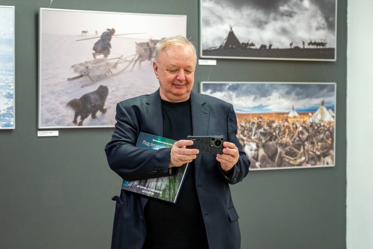 Алексей Титовский: В фотографиях Сергея Анисимова Салехард каждый раз открывается по-новому, даже для тех, кто всю жизнь прожил в городе и хорошо знает каждый уголок