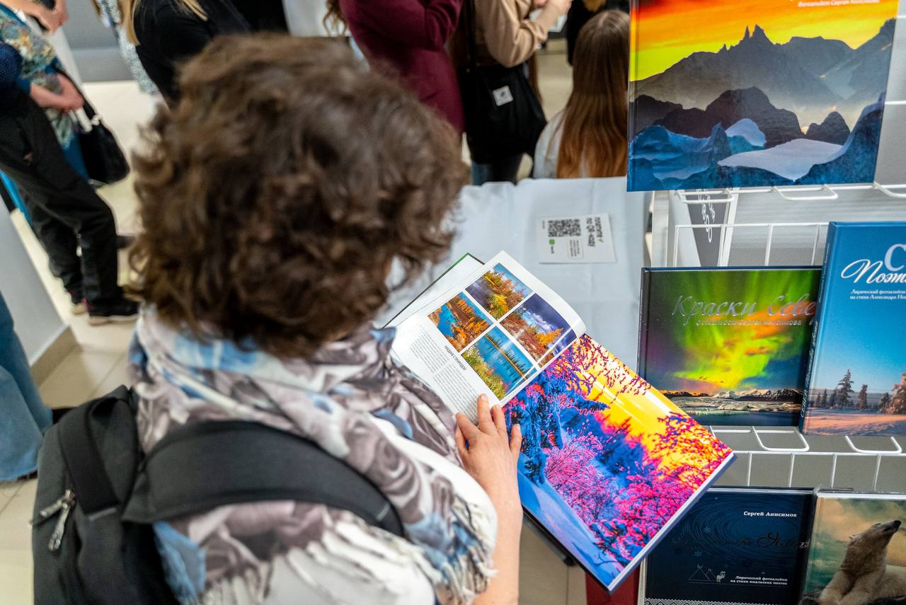 Алексей Титовский: В фотографиях Сергея Анисимова Салехард каждый раз открывается по-новому, даже для тех, кто всю жизнь прожил в городе и хорошо знает каждый уголок Алексей Титовский: В фотографиях Сергея Анисимова Салехард каждый раз открывается по-новому, даже для тех, кто всю жизнь прожил в городе и хорошо знает каждый уголок