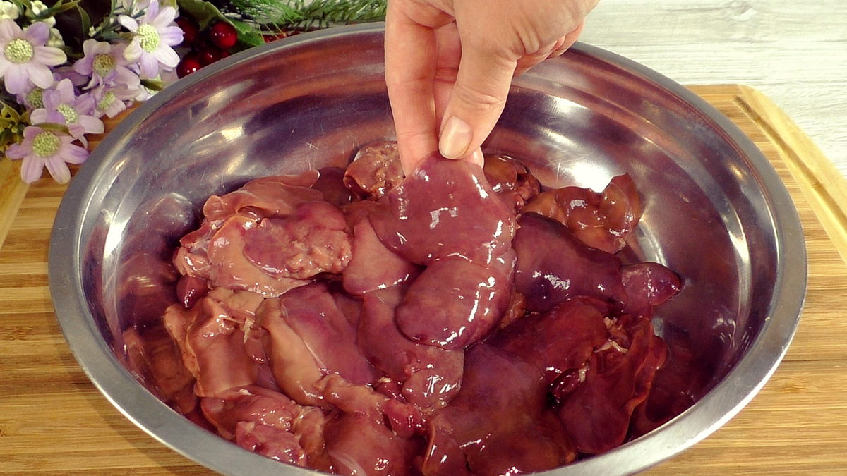 Вкусные оладьи из куриной печёнки: быстро и бюджетно для всей семьи