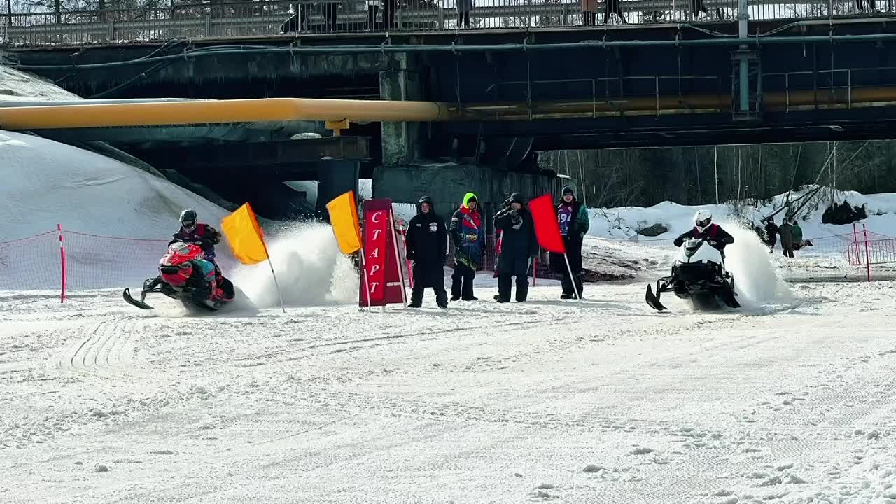 Старт, рёв моторов, победа на долях секунды!