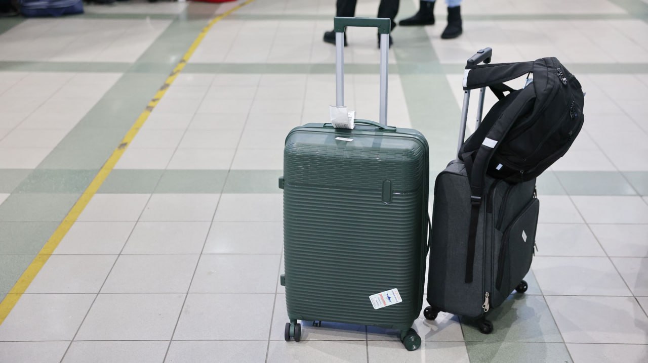 Один рейс в статусе «задерживается»