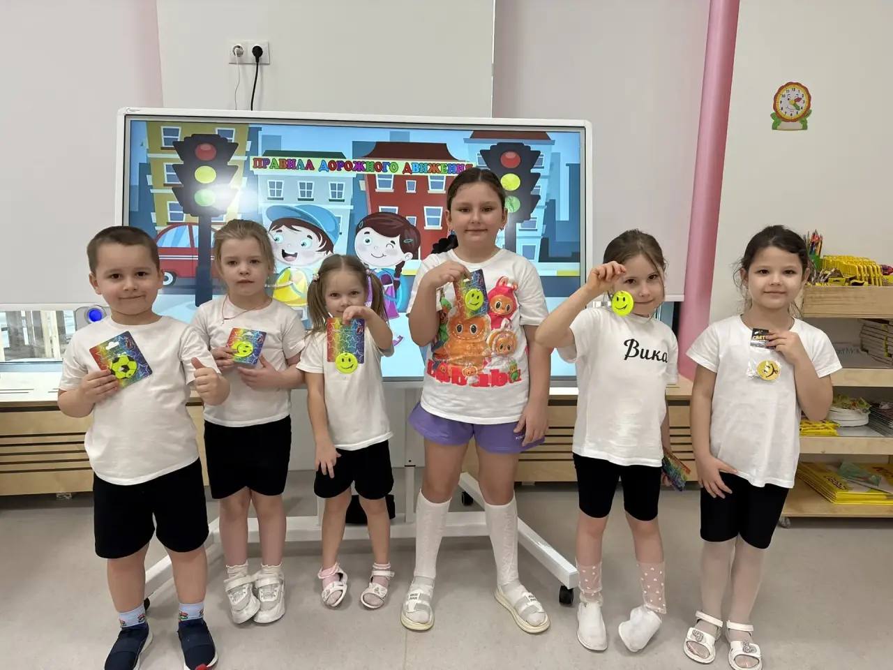 Пуровские автоинспекторы провели игровое занятие на тему «Мы соблюдаем ПДД» с дошколятами из детского сада «Новатория» Пуровские автоинспекторы провели игровое занятие на тему «Мы соблюдаем ПДД» с дошколятами из детского сада «Новатория»