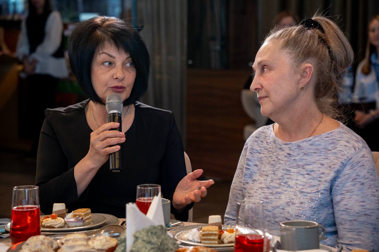 В Салехарде вместе с губернатором региона Дмитрием Артюховым, депутатами «Единой России» окружного парламента и муниципальных дум встретились с семьями участников специальной военной операции В Салехарде вместе с губернатором региона Дмитрием Артюховым, депутатами «Единой России» окружного парламента и муниципальных дум встретились с семьями участников специальной военной операции