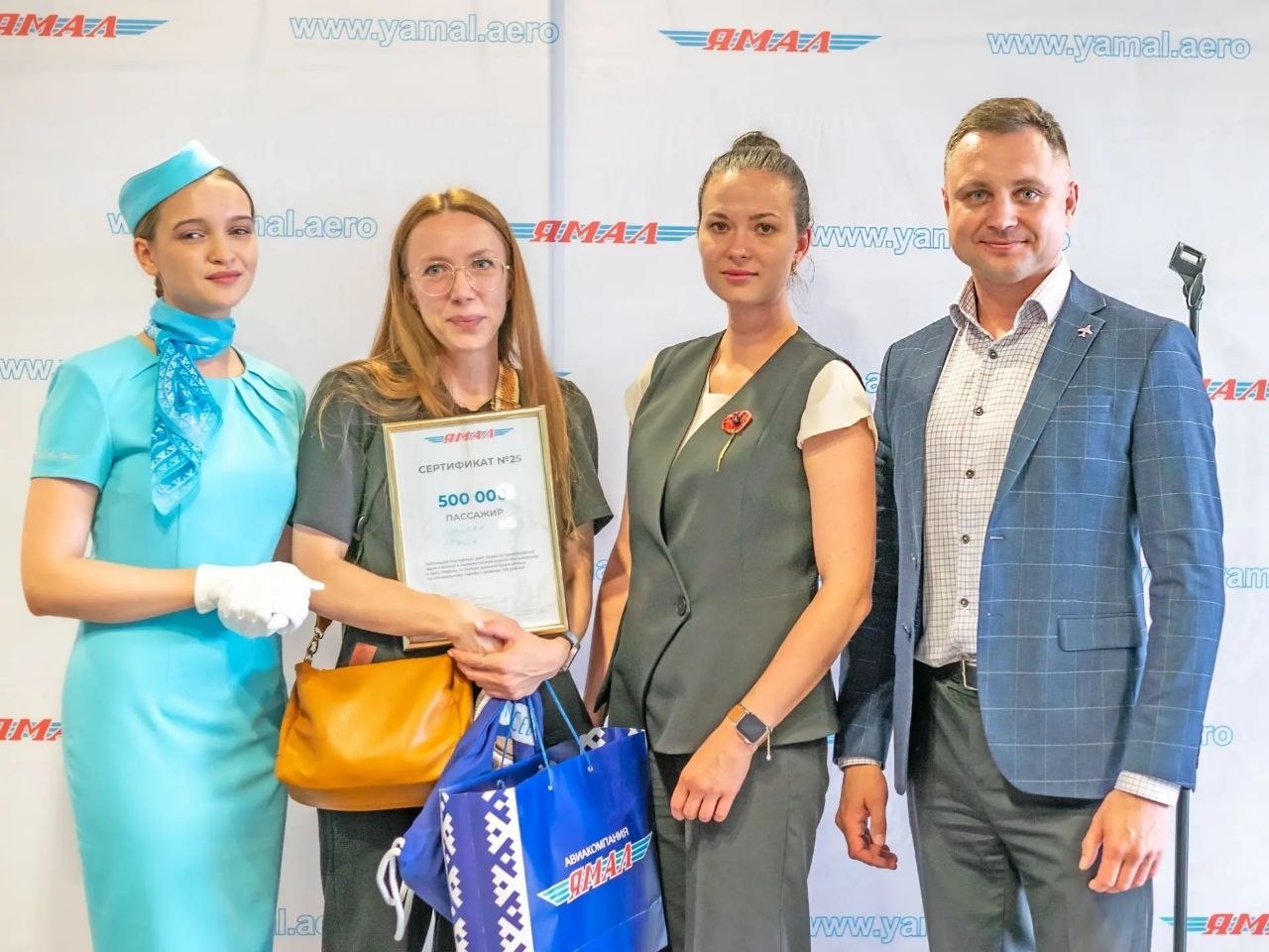 Надежные крылья региона: главная авиакомпания округа отмечает 29-летие Надежные крылья региона: главная авиакомпания округа отмечает 29-летие