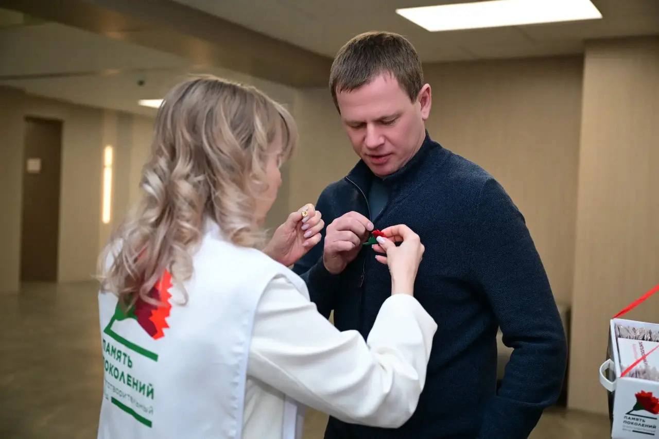 Антон Колодин: Традиционно принимаю участие во всероссийской акции «Красная гвоздика» Антон Колодин: Традиционно принимаю участие во всероссийской акции «Красная гвоздика»