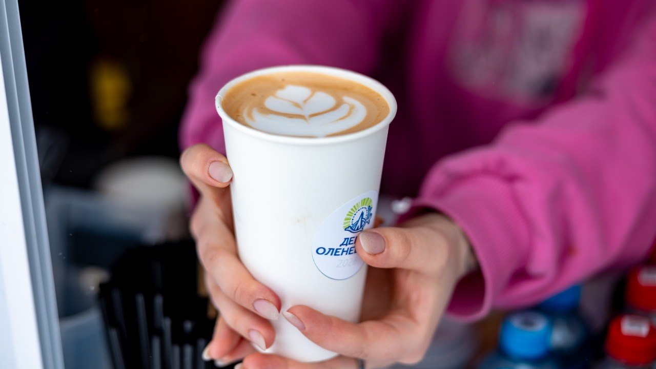 Доброго утра, Салехард!. Смотрим на градусник и радуемся: +2…+4 °C. Снега и дождя в прогнозе нет, так что на улицах будет относительно сухо