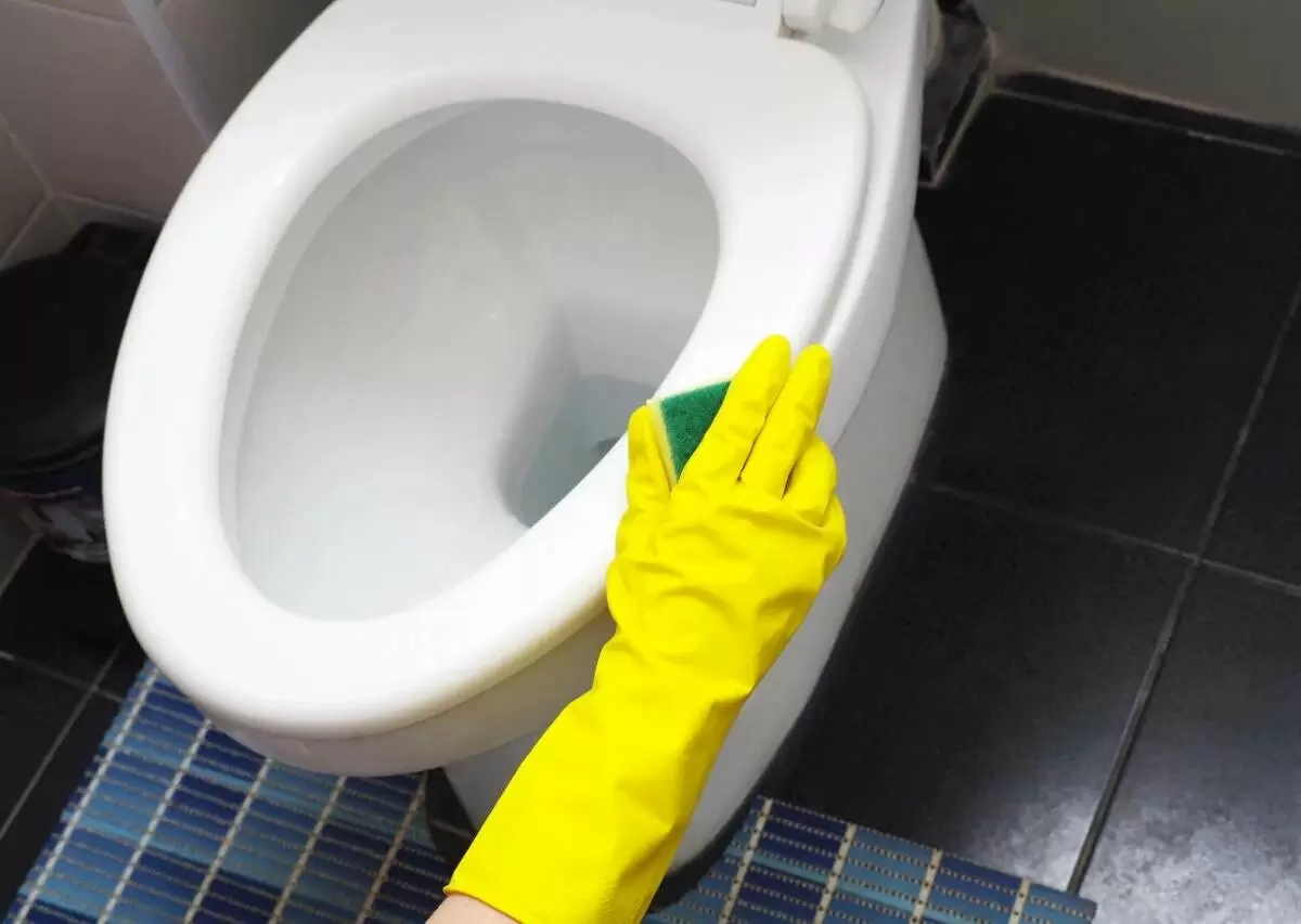 Эффективная домашняя смесь для удаления налета с унитаза