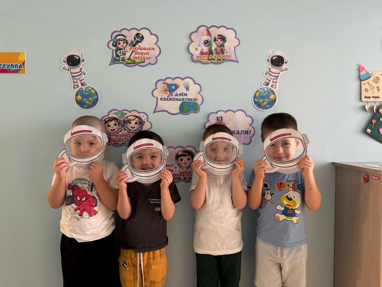 Космос глазами детей. К празднованию присоединились воспитанники со всего округа Космос глазами детей. К празднованию присоединились воспитанники со всего округа
