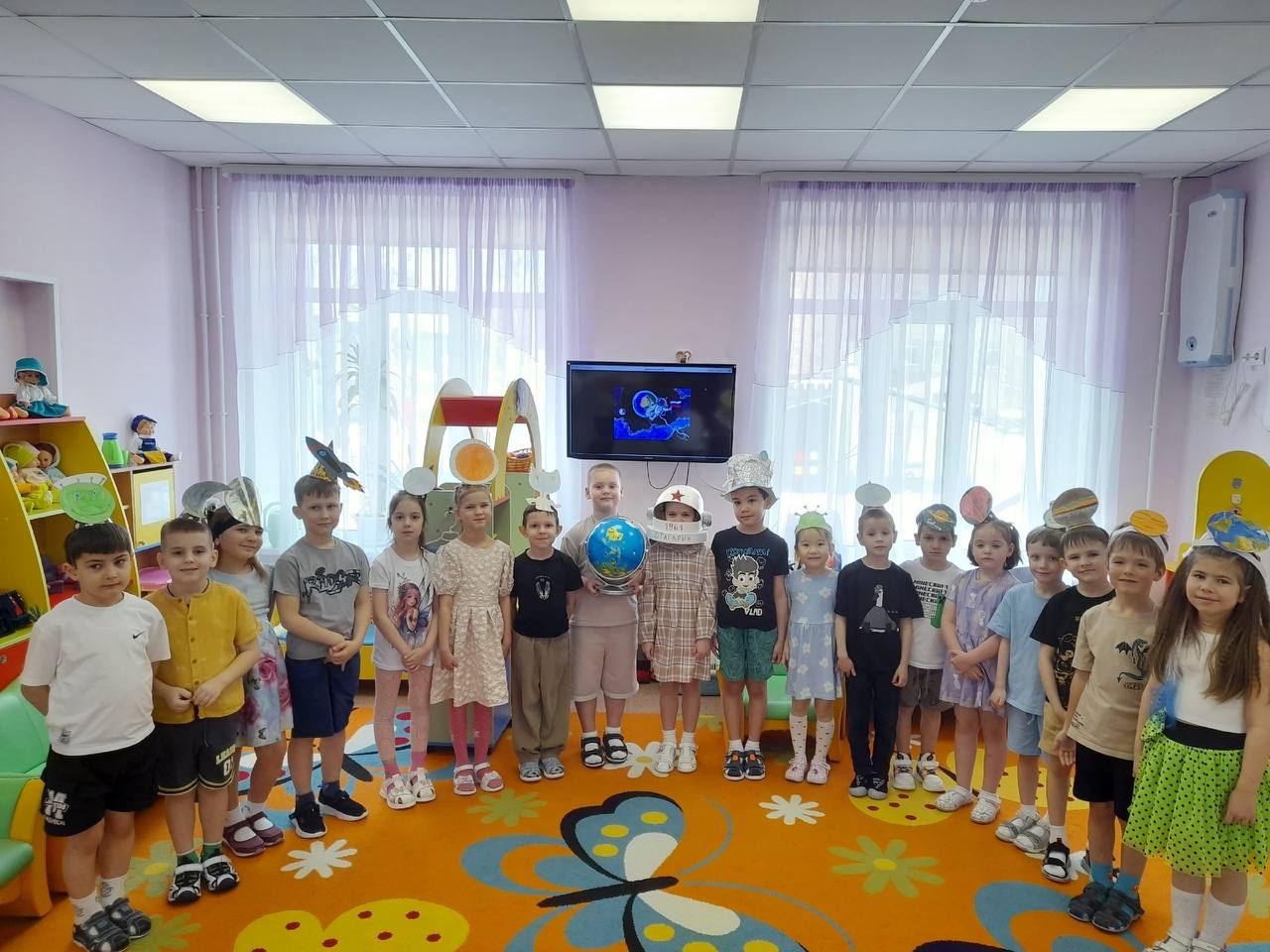 Космос глазами детей. К празднованию присоединились воспитанники со всего округа Космос глазами детей. К празднованию присоединились воспитанники со всего округа