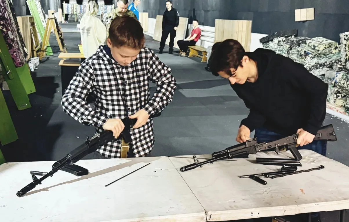 В городе Лабынанги состоялась военно-патриотическая игра «Зарница 2.0», в которой принял участие 5 «М» пожарно-спасательный кадетский класс В городе Лабынанги состоялась военно-патриотическая игра «Зарница 2.0», в которой принял участие 5 «М» пожарно-спасательный кадетский класс