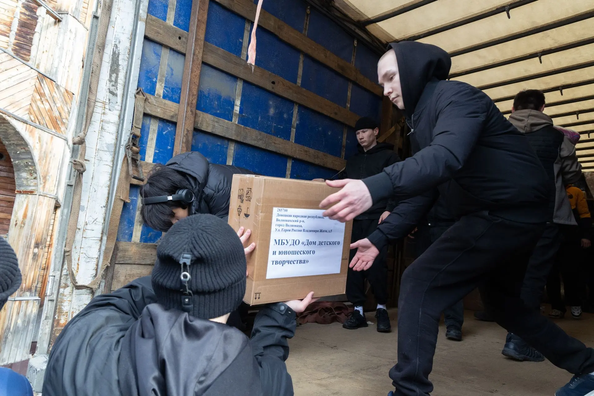 Из Салехарда в Волноваху отправили более 50 кубометров гуманитарной помощи Из Салехарда в Волноваху отправили более 50 кубометров гуманитарной помощи