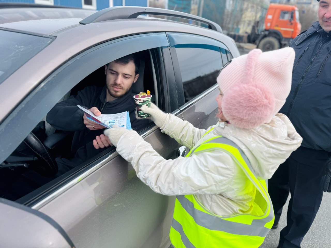 Сотрудники Госавтоинспекции Салехарда провели акцию «Водитель — пропусти пешехода!» Сотрудники Госавтоинспекции Салехарда провели акцию «Водитель — пропусти пешехода!»