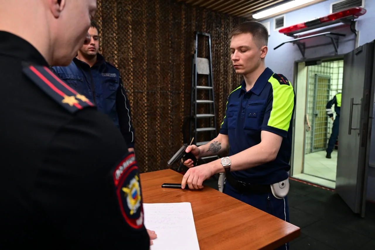 «Лучший по профессии». В Новом Уренгое проходит региональный этап конкурс профмастерства среди сотрудников Госавтоинспекции подразделения ДПС «Лучший по профессии». В Новом Уренгое проходит региональный этап конкурс профмастерства среди сотрудников Госавтоинспекции подразделения ДПС