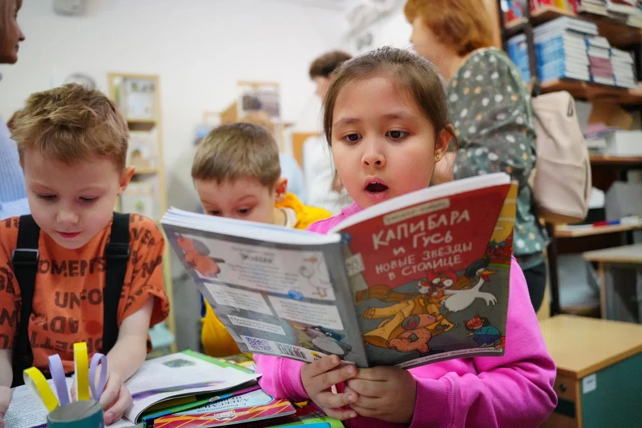 В школе уже почти свои!. В Салехарде будущие первоклассники делают первые шаги в школьную жизнь: на этой неделе воспитанники старших групп детских садов приходят на экскурсии в школы города В школе уже почти свои!. В Салехарде будущие первоклассники делают первые шаги в школьную жизнь: на этой неделе воспитанники старших групп детских садов приходят на экскурсии в школы города