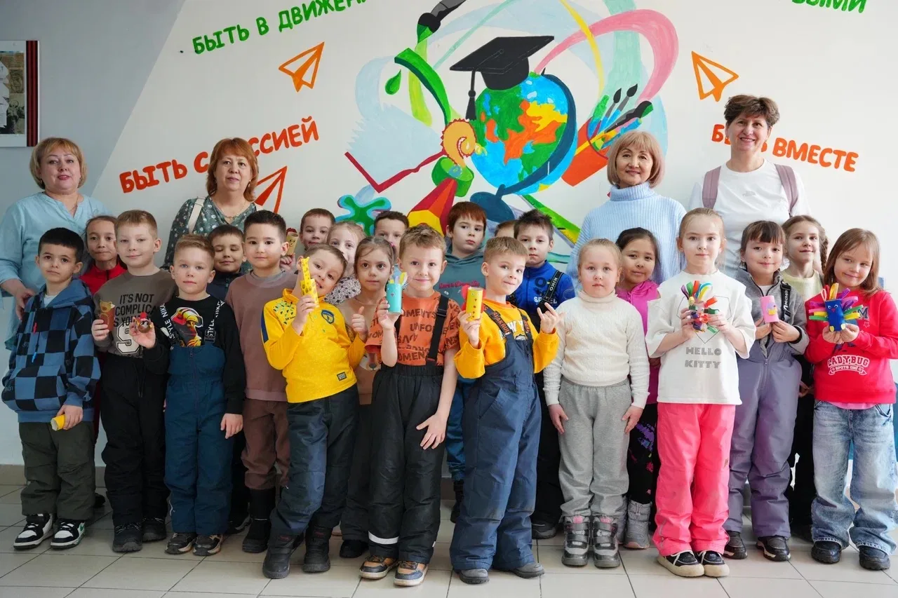 В школе уже почти свои!. В Салехарде будущие первоклассники делают первые шаги в школьную жизнь: на этой неделе воспитанники старших групп детских садов приходят на экскурсии в школы города В школе уже почти свои!. В Салехарде будущие первоклассники делают первые шаги в школьную жизнь: на этой неделе воспитанники старших групп детских садов приходят на экскурсии в школы города