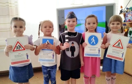 В Ноябрьске воспитанники детского сада «Колобок» приняли участие в «минутке дорожной безопасности»