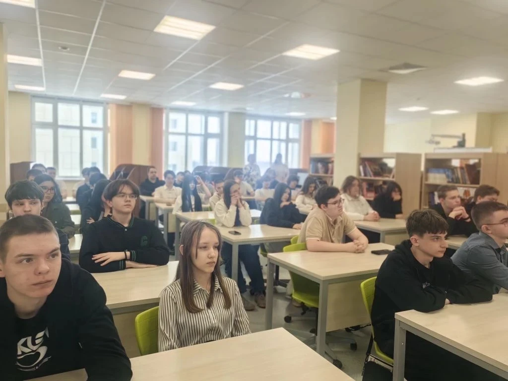 Прокурор Нового Уренгоя Александр Петров провел лекцию студентам Новоуренгойского многопрофильного колледжа по вопросам профилактики экстремизма, терроризма, информационной безопасности и безопасности в сфере дорожного... Прокурор Нового Уренгоя Александр Петров провел лекцию студентам Новоуренгойского многопрофильного колледжа по вопросам профилактики экстремизма, терроризма, информационной безопасности и безопасности в сфере дорожного...