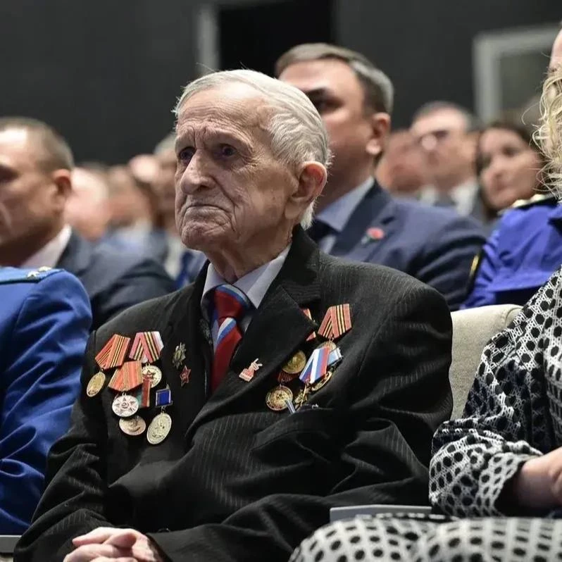 Антон Колодин: Сегодня на заседании Думы города доложил о том, каким насыщенным и результативным выдался для Нового Уренгоя прошлый год Антон Колодин: Сегодня на заседании Думы города доложил о том, каким насыщенным и результативным выдался для Нового Уренгоя прошлый год