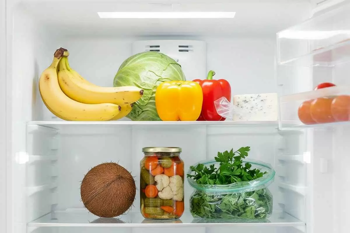 Как быстро избавиться от запаха в холодильнике: простые советы