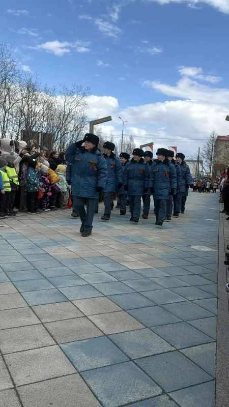 Кадеты 5 пожарно-спасательного класса города Лабытнанги приняли участие в Параде — шествии «Марш наследников Победы» Кадеты 5 пожарно-спасательного класса города Лабытнанги приняли участие в Параде — шествии «Марш наследников Победы»